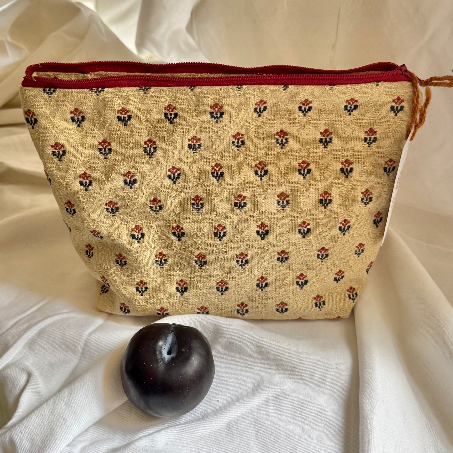 Medium Project Bag: Flat-bottomed zipper pouch - 8" x 10"